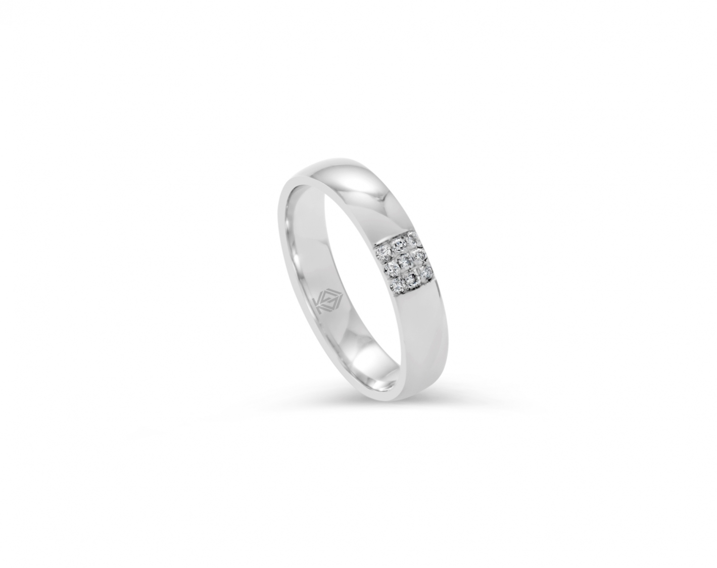 18k rose gold 4mm shiny wedding band with nine diamonds Photos & images